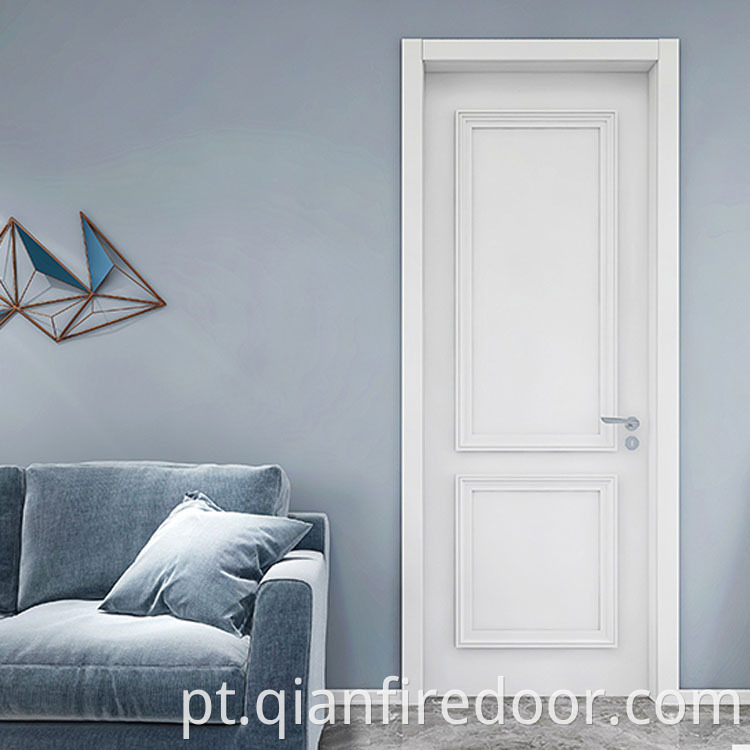 Porta interior em PVC branco com design moderno e resistente ao fogo